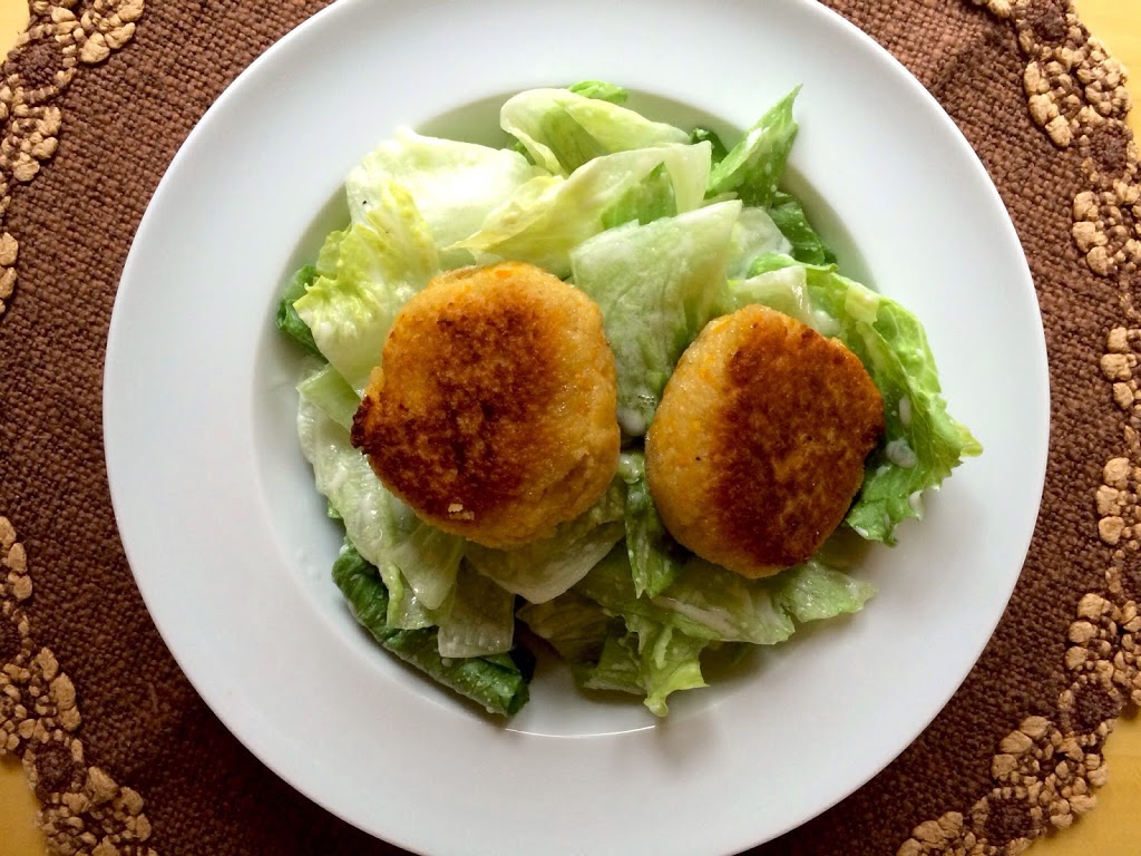 Couscous-Bratlinge mit Salat