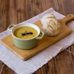 Kürbis-Suppe mit Kürbisbrötchen