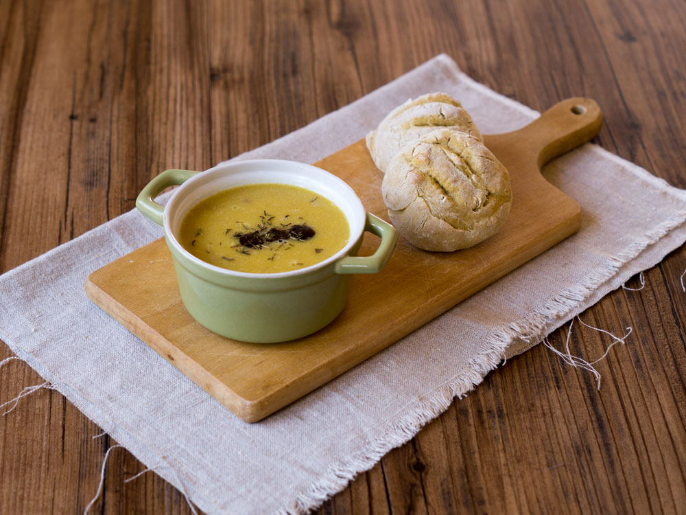 Kürbis-Suppe mit Kürbisbrötchen